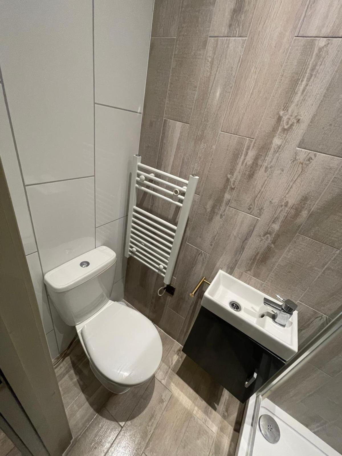 Guest house Letzi Premium Cozy Retreat Private En-suite Rooms, Wembley *