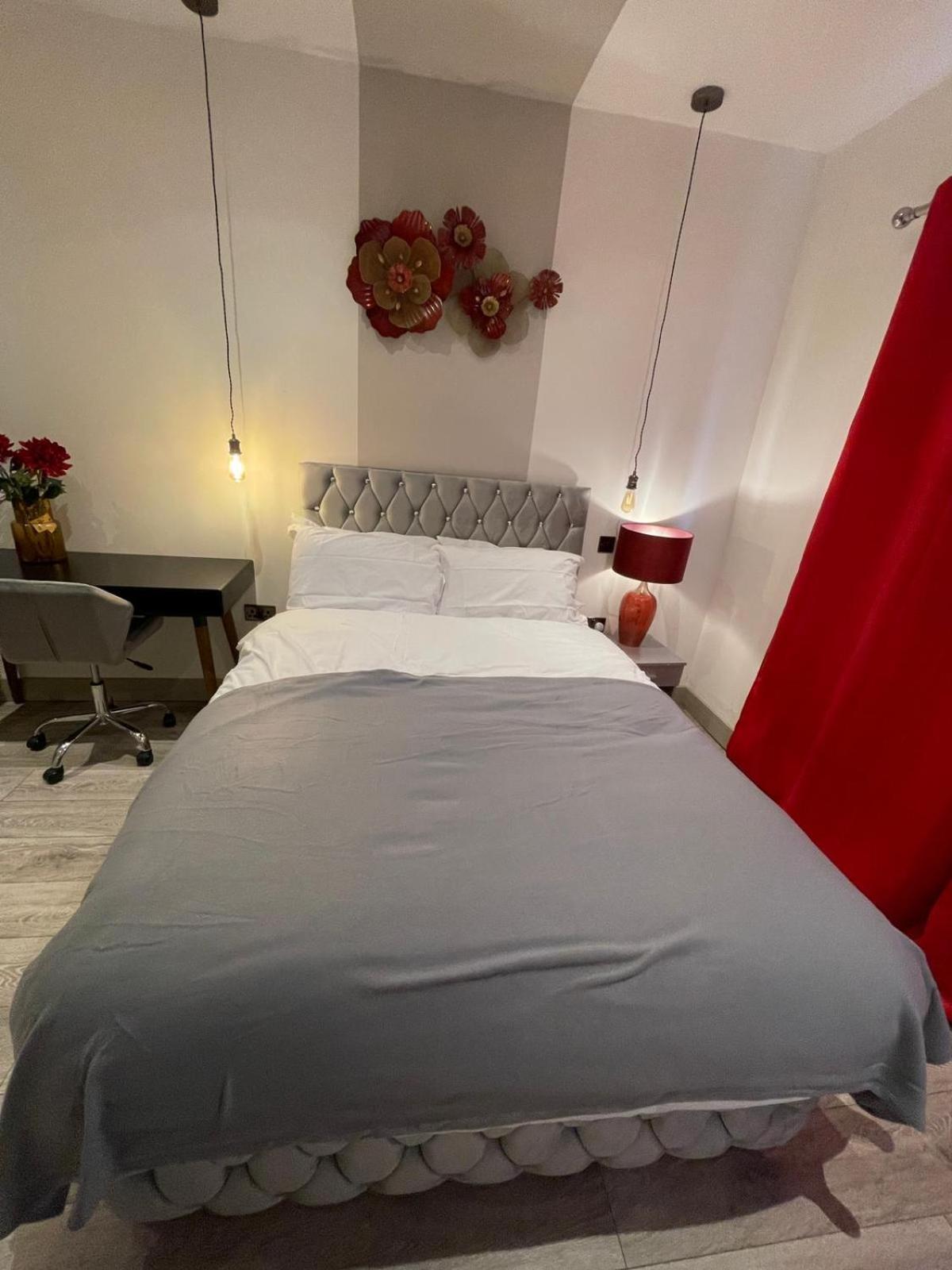 Letzi Premium Cozy Retreat Private En-suite Rooms, Wembley * London